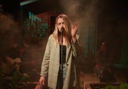 Katelyn Tarver – Fall Apart Too ( Live From Backyard )